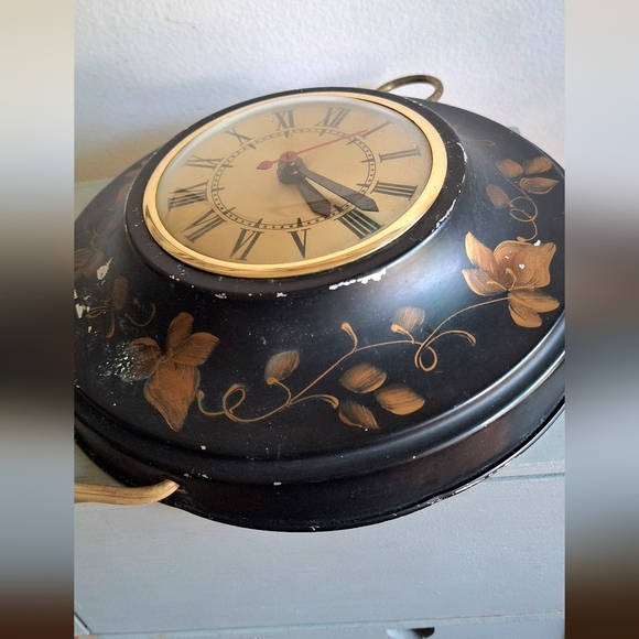 Antique electric wall clock with Roman numerals - Picture 8 of 10